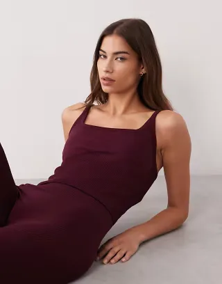 4505 sculpting seamless square neck tank top with inner bra and removable padding in wine