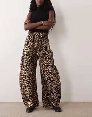 ASOS DESIGN horn jeans in toffee leopard