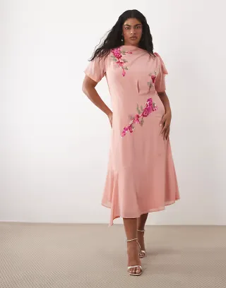Hope & Ivy Plus slash neck tie shoulder embroidered midi dress in pink