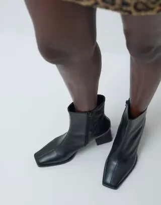 Vagabond Shoemakers Hedda leather heeled ankle boots in black