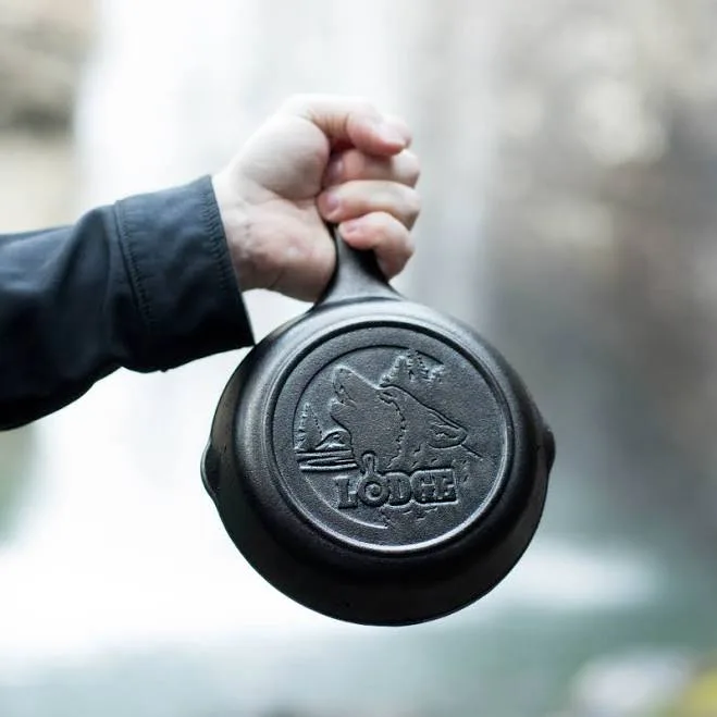 Lodge Wildlife Series Cast Iron Wolf Skillet