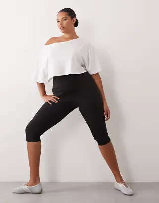 4505 Curve soft touch yoga capri leggings in black