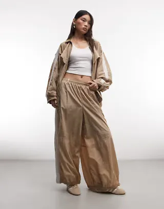 Nike Parachute Balloon trackpants in khaki