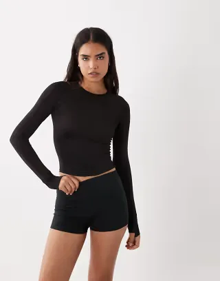 4505 lightweight active ruched front long sleeve running top in black